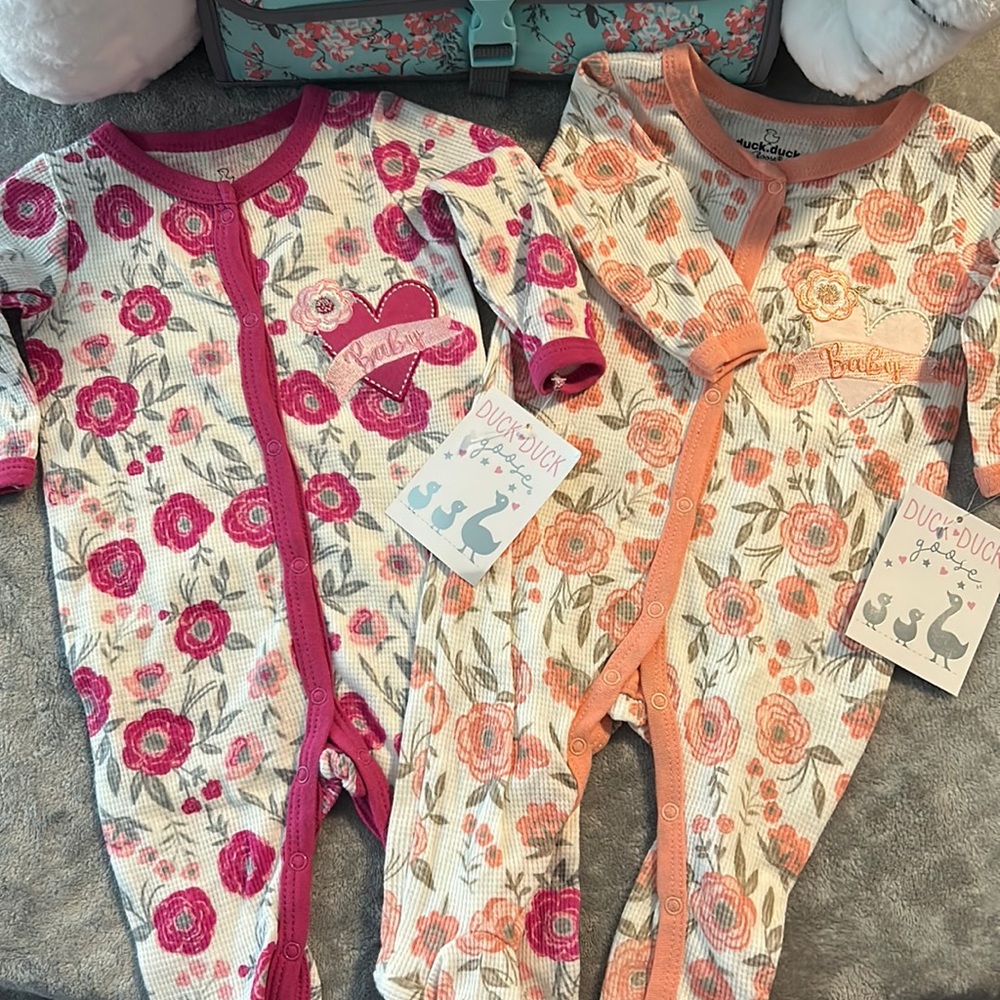 2 Girls infant onesies 0-3 months